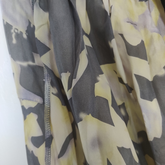 high low skirt. - Picture 3 of 4